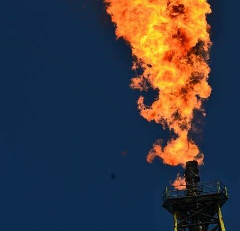 Flare gas tower with gas burning