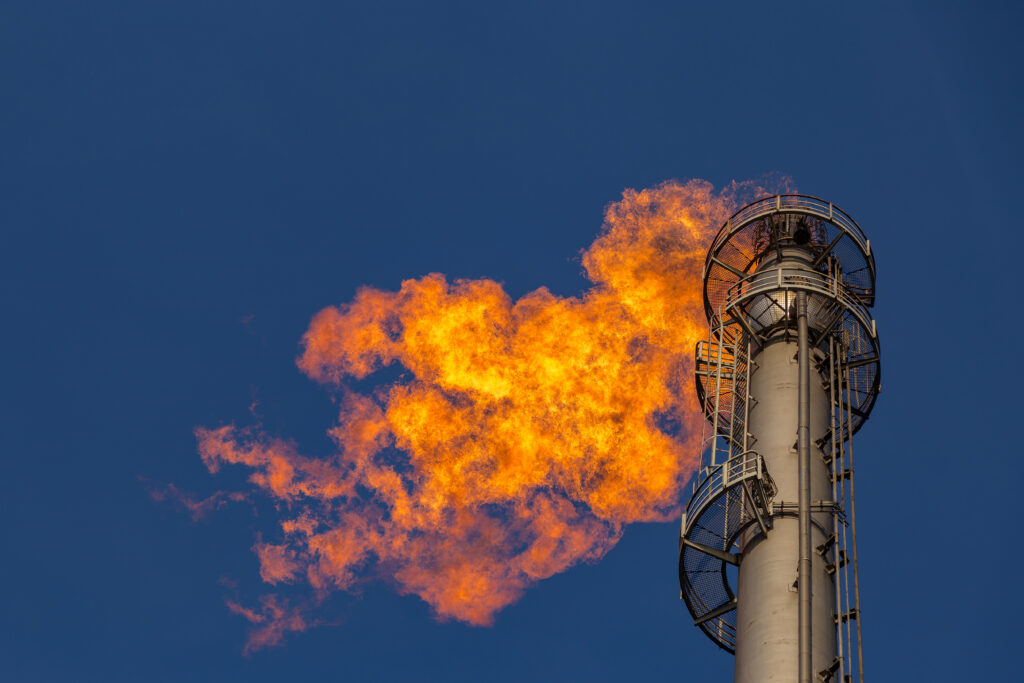 Reducing methane emissions from flares