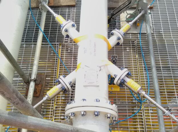 Dual-path Lateral-45 configuration TFS flowmeter installation